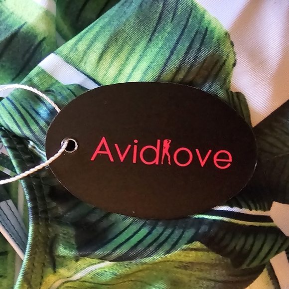 Avid Love. Women's 2 Piece Swimsuit. Palm Leaf Design. Size Medium. NWT. - Picture 2 of 8